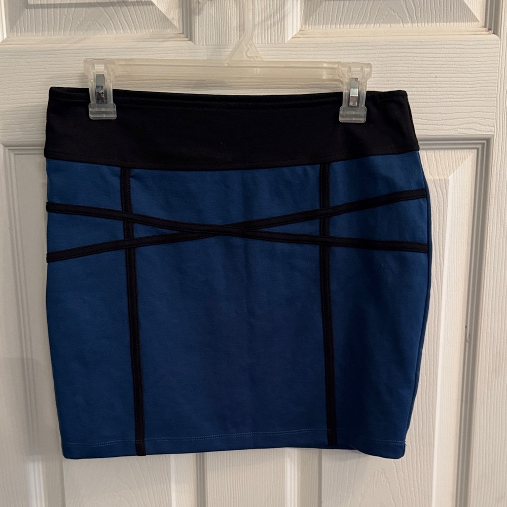 NWT size L Elegant Black and Blue‎ Mini Skirt